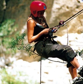  Discesa in corda doppia donna 